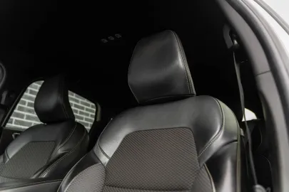 Car image 34