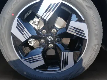 Car image 20