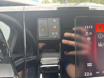 Car image 32