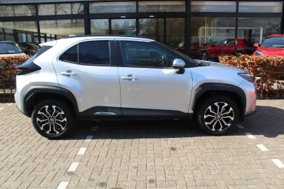 Car image 3