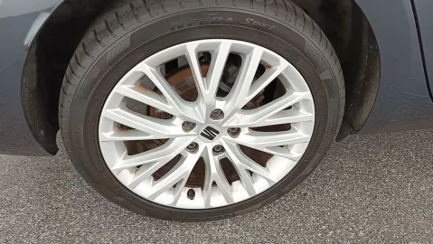 Car image 27