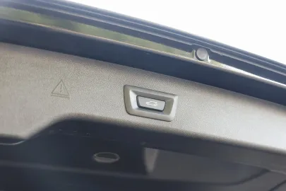 Car image 32
