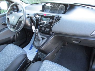 Car image 13