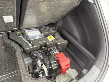 Car image 16