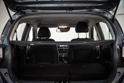Car image 30
