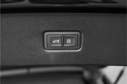 Car image 46