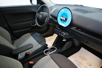 Car image 5
