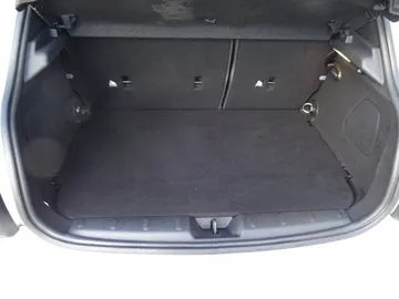 Car image 32