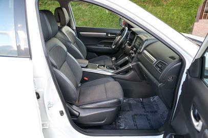 Car image 30