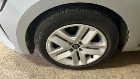 Car image 20