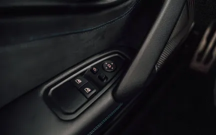 Car image 37
