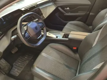 Car image 27