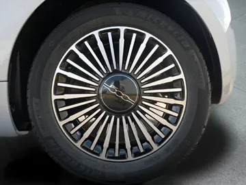 Car image 30