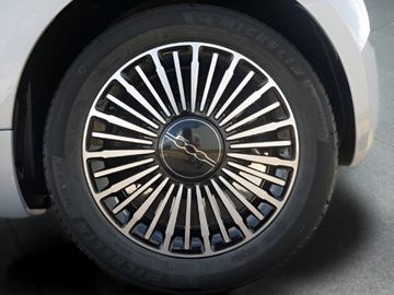 Car image 30