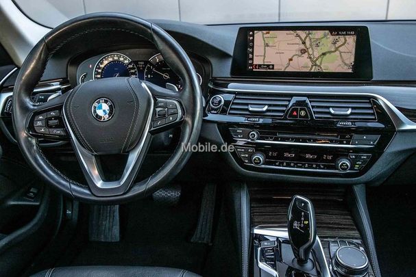 BMW 520i Touring Luxury Line 135 kW image number 12