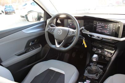 Car image 14