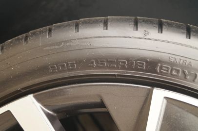 Car image 26