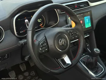 Car image 25