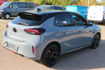Car image 3