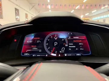 Car image 26