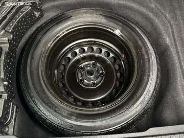 Car image 29
