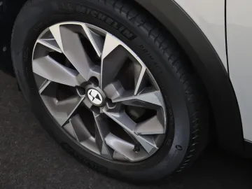 Car image 37