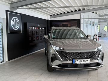 Car image 5