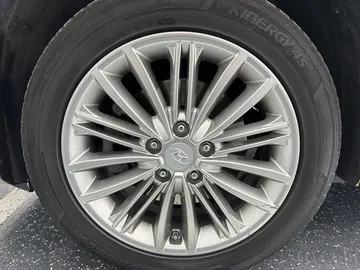 Car image 21