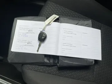 Car image 28