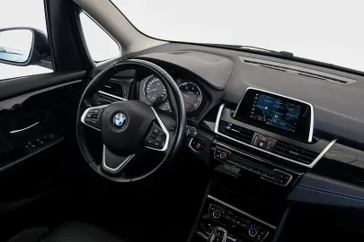 Car image 32