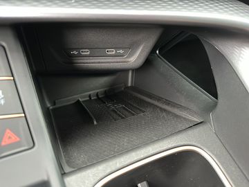 Car image 25