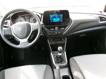 Car image 4