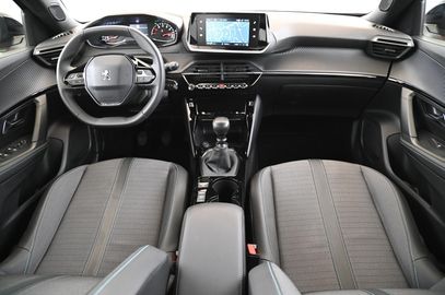 Car image 15