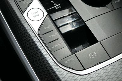 Car image 38