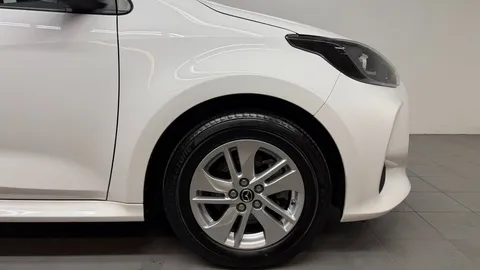 Car image 16