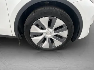 Car image 34