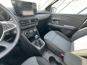 Car image 13