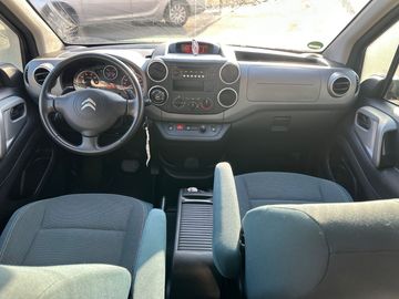 Car image 16