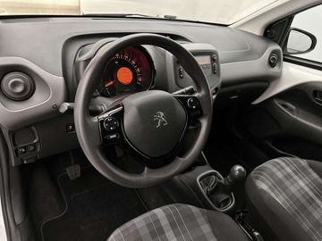 Car image 10