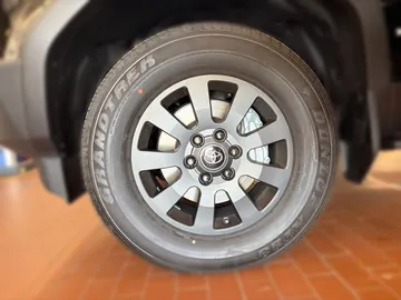 Car image 25