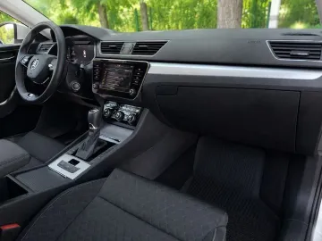 Car image 22
