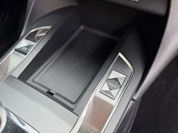 Car image 33
