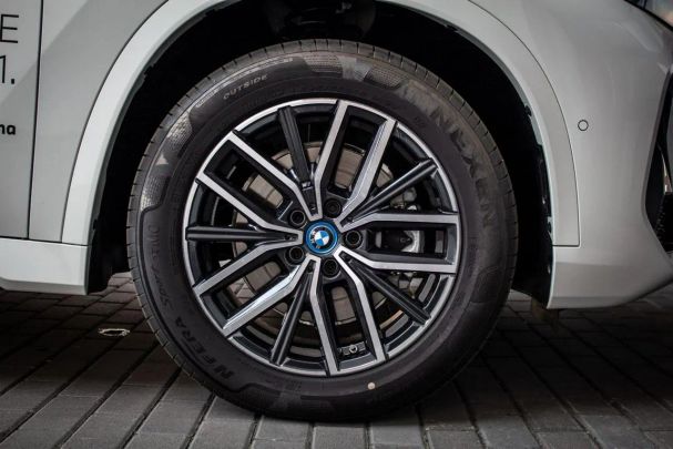 BMW iX1 xDrive30 230 kW image number 11