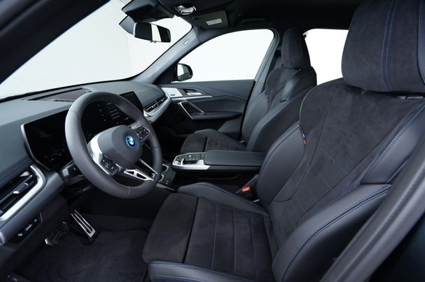 BMW iX1 eDrive20 150 kW image number 7