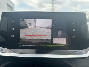 Car image 18