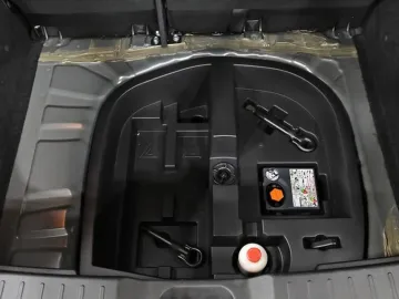 Car image 33
