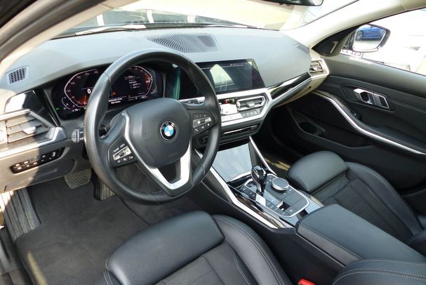 BMW 320i Touring 135 kW image number 9