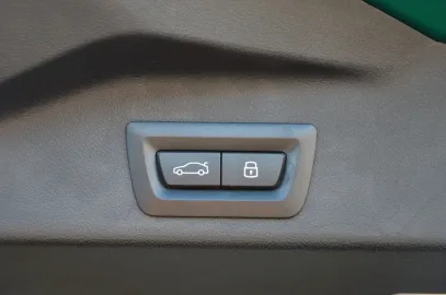 Car image 36