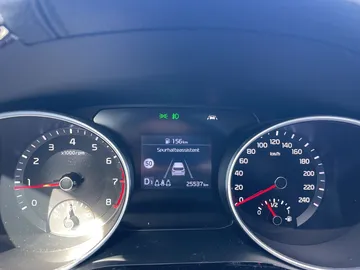 Car image 30