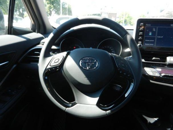 Toyota C-HR 1.8 Hybrid 90 kW image number 15